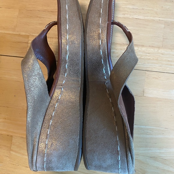 Donald J. Pliner Metallic Gold and Rich Brown Sandals - Picture 5 of 8